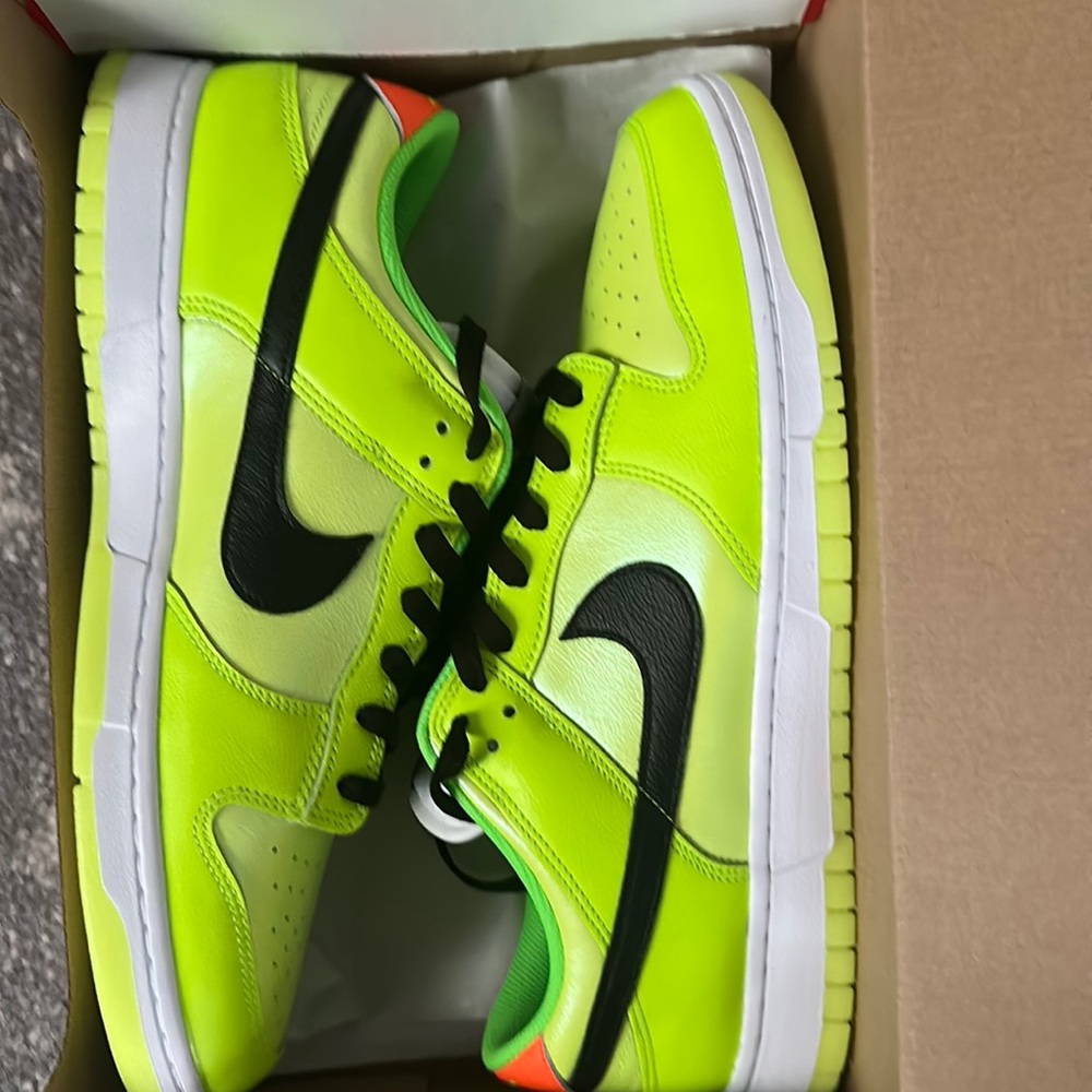Nike dunk low volt splash colorway brand new size 13